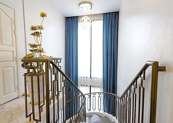 Modern Private By La San
